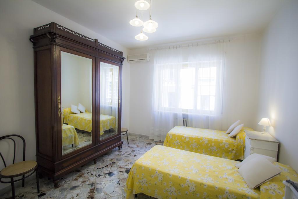 Bari Grand Central Apartment Bagian luar foto